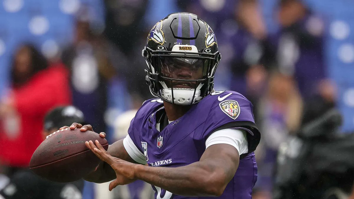 NFL_Stats's tweet photo. Lamar Jackson is the only QB in the #NFL with a 70%+ completion rate and a 10.0+ yards per attempt this season. https://t.co/8xHkJhfzx7