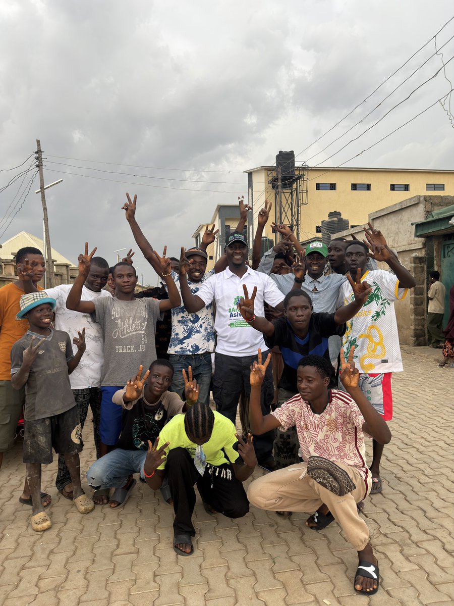Waspapping_'s tweet photo. Everything starts from home, and that’s where we are starting our journey for #ArewaForAsiwaju.

We are starting with the youths in my street, Kerawa, T/Wada, to bring everyone together and mobilise support for President Bola Ahmed Tinubu’s re-election in 2027.

This is just the beginning. Our plan is to bring 5,000 youths together for a mega rally at a later date.

We believe that if we want to make a difference, we must start from our own communities.

We are starting from our street, and by the grace of Allah, we will take it across Arewa.

#ArewaForAsiwaju #A4A