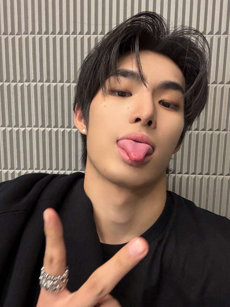 82MAJORGLOBAL's tweet photo. 📸 | Yechan posted on weverse! 
261014

Lizard 😋 https://t.co/ZTmlZQ3I8r