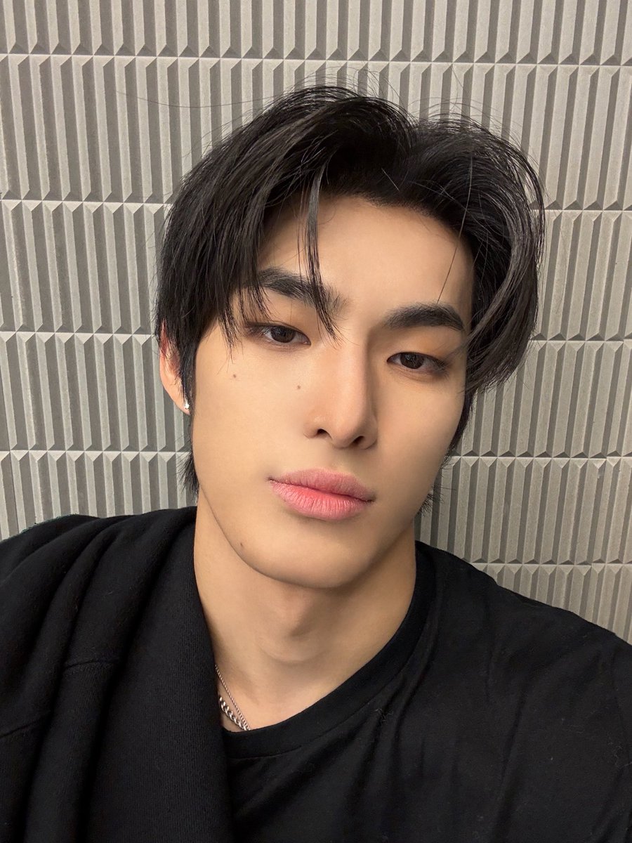 82MAJORGLOBAL's tweet photo. 📸 | Yechan posted on weverse! 
261014

Lizard 😋 https://t.co/ZTmlZQ3I8r