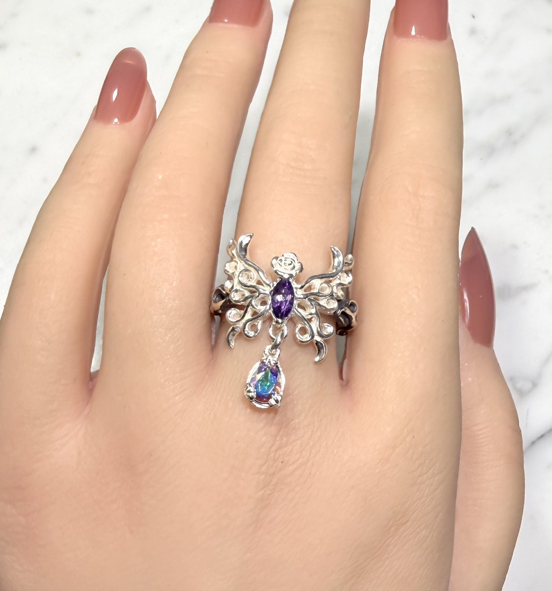 BLUE_ROSE_KIYO's tweet photo. BLUE ROSEのプレゼント🎁キャンペーンの
お時間です🌹٩( ᐛ )و

今回は、優雅に舞う蝶デザイン❣️
「胡蝶」の指輪を1名様に（^人^）

KIYOをフォローと いいねとリポストで
どしどしご参加下さい♪

石も選べてふりふりの石💎や
燻し有り無しも選べて個性を💪

もちろん超絶お得🉐な発売記念SALEも▶️ https://t.co/iZ4y3BiegS