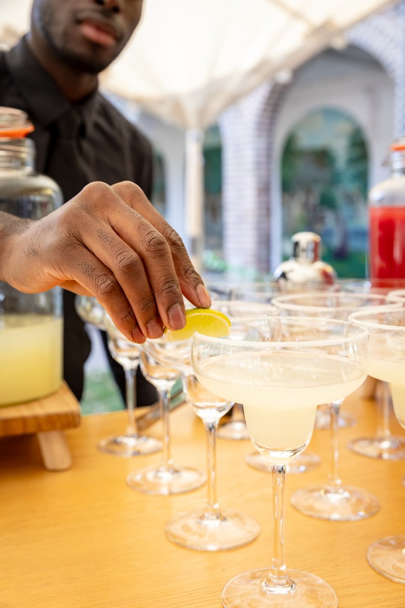 Cooks_Partners's tweet photo. The finishing touches are what make an event feel truly considered and stand out. From food and drink to service, our team takes care of every detail to ensure a seamless guest experience 🍸🍽️

@silvinabarredophotography

#EventDesigners #CorporateCaterer #BespokeCatering https://t.co/NKd37l194N