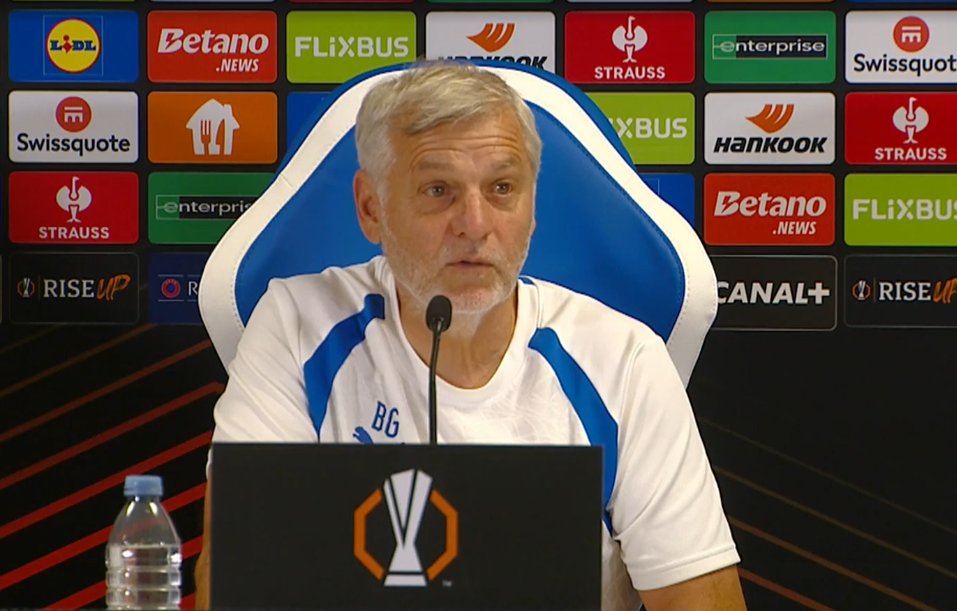 FCMarseille's tweet photo. 🗣️ "Il n'y a pas de problème avec #Paixao !"
#Genesio : "Paixao ? Il n'y a pas de problème avec lui. Il y a toujours des explications à tout. Vous le savez, Igor aurait pu, dû, partir à Sunderland, ça ne s'est pas fait pour diverses raisons. Peut-être que cette frustration n'est pas complètement digérée pour lui. On parle beaucoup de son rendement offensif, on ne va pas se mentir, il n'a pas le même rendement offensif que ce qu'il a pu avoir. Mais dans son investissement, il n'a pas changé: il fait des courses de repli, il vient aider son latéral gauche de référence. Il est dans une période de doute et c'est à nous de lui montrer notre confiance. C'est dans ces moments qu'il a besoin de notre soutien, de notre aide, pour retrouver ses sensations offensives. Il sait qu'il peut compter sur nous."
#conf #EuropaLeague