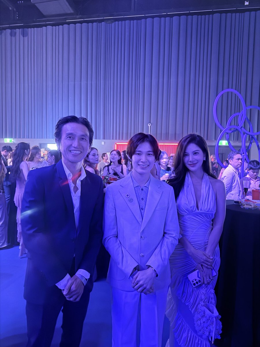 natasittttt's tweet photo. มางานแต่งพี่เต พี่พลอย ได้ถ่ายรูปกับพี่ตูน พี่ก้อยด้วย ดีใจมากค้าบ 😆 https://t.co/Eu77FLtlCl