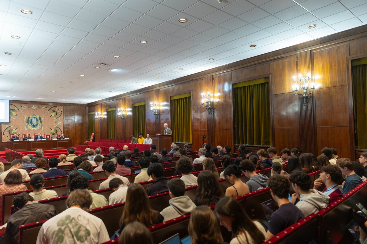 facesunav's tweet photo. David Jou defiende en @unav que Dios “no es un refugio irracional de aquello que no conocemos, sino el fundamento de la razón”

- El catedrático de Física de la Materia Condensada impartió la VIII Lección Conmemorativa Mariano Artigas del @GrupoCRYF 

🔗https://t.co/IwH8FRh4zd https://t.co/V5JqiQ0U0Y