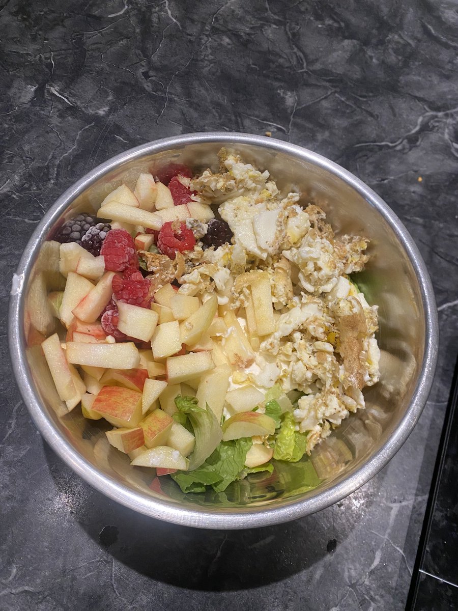 UrLocalTacoMan's tweet photo. Today on “wtf is Jules eating today”: Fruit and egg salad
#edrtwt #volumeeating https://t.co/RiTTP34T3B