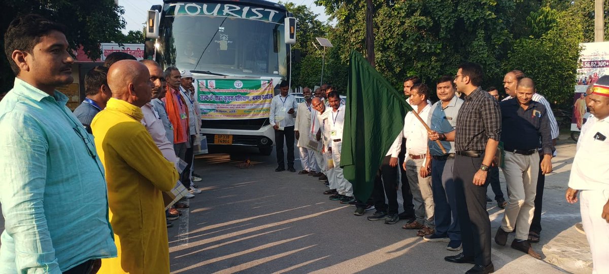 DmAmethi's tweet photo. 🌾 आधुनिक कृषि तकनीक से सशक्त होंगे अमेठी के किसान।

आज दिनांक 14.10.2026 को आत्मा योजना के अंतर्गत जनपद के 40 किसानों को सात दिवसीय प्रशिक्षण एवं अध्ययन भ्रमण हेतु हरी झंडी दिखाकर बिहार रवाना किया गया।
📍 गया स्थित सेंटर ऑफ एक्सीलेंस फॉर मिलेट्स एवं कृषि विज्ञान केंद्र में किसान मोटे अनाज की उन्नत खेती, फसल विविधीकरण, जल संरक्षण, उन्नत बीज उत्पादन तथा कम लागत में अधिक पैदावार की वैज्ञानिक तकनीकों का व्यावहारिक प्रशिक्षण प्राप्त करेंगे।
🎯 उद्देश्य किसानों को आधुनिक एवं टिकाऊ कृषि पद्धतियों से जोड़ना, उत्पादन और उत्पादकता बढ़ाना तथा खेती को अधिक लाभकारी बनाना है। #Amethi #कृषि_नवाचार