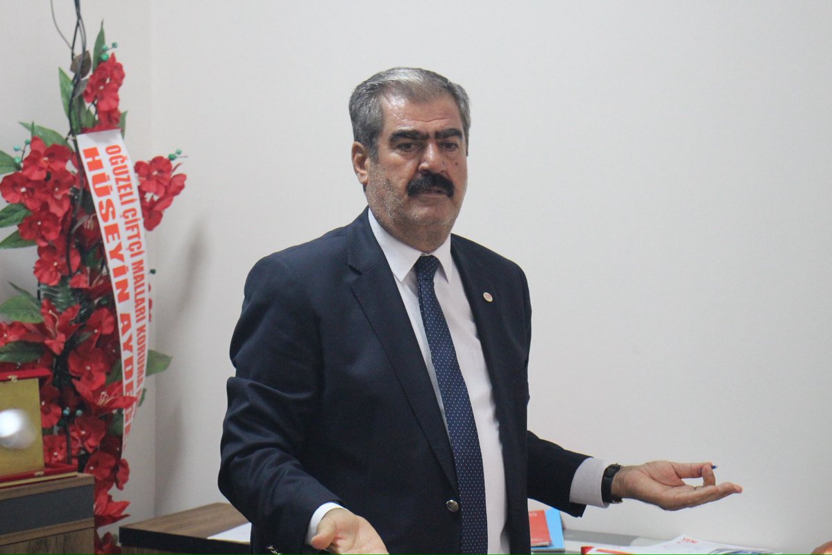 HayriSucuYP's tweet photo. 📍Oğuzeli

YENİ Parti Oğuzeli İlçe Başkanlığımızı ziyaret ederek kıymetli örgütümüzle bir araya geldik.

Bizim en büyük gücümüz, aynı amaç etrafında kenetlenen örgütümüzün birlik ve beraberliğidir.

Bizleri samimiyetle karşılayan tüm yol arkadaşlarıma teşekkür ediyorum. https://t.co/pszVT55p3k
