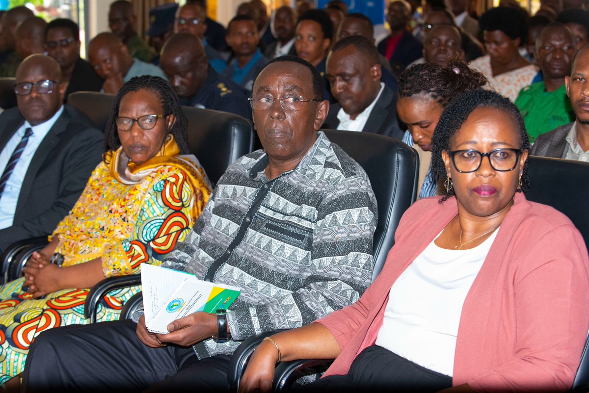 Umuravarw's tweet photo. Mu karere ka Nyamagabe hari kubera ibiganiro by’amahuriro y’ubumwe n’ubudaheranwa, bihuza abaturutse muri Nyamagabe na Nyaruguru.

Insanganyamatsiko y’ukwezi k’ubumwe n’ubudaheranwa 2026: “ubumwe n’ubudaheranwa: amahitamo yacu.” @Nyamagabe @DrDamascene @NyaruguruDistr https://t.co/kUqBmwNdAY