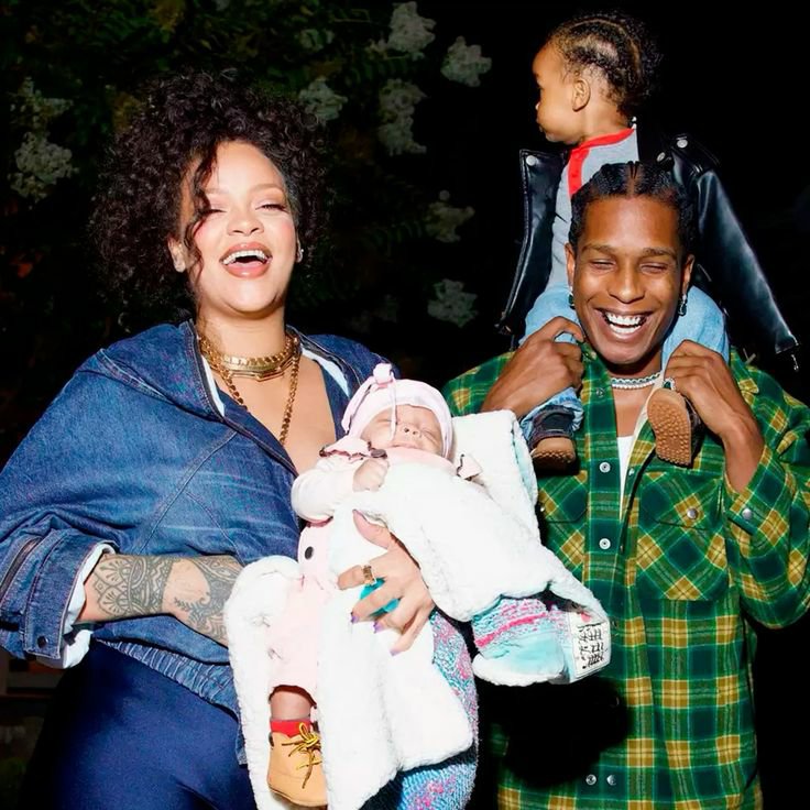 1islaa_'s tweet photo. It feels so wild Rihanna embracing motherhood with son https://t.co/dGK3jtQCTA