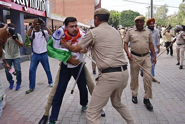 riship2095's tweet photo. The Punjab Police arrested students for hoisting the Tricolour at Panjab University. This case is entirely different. Saurav and Ranka jumped from the JDU office, and an FIR has been filed. Perhaps those people were the ones who did it.

Secondly, both of them had signed a ₹50,000 bond pledging that they would not engage in any disruptive activities for a year. So why this drama now?

You should ask your own kids about this—CJP (Chappal, Joota, Pitai), meaning slippers, shoes, and a beating.