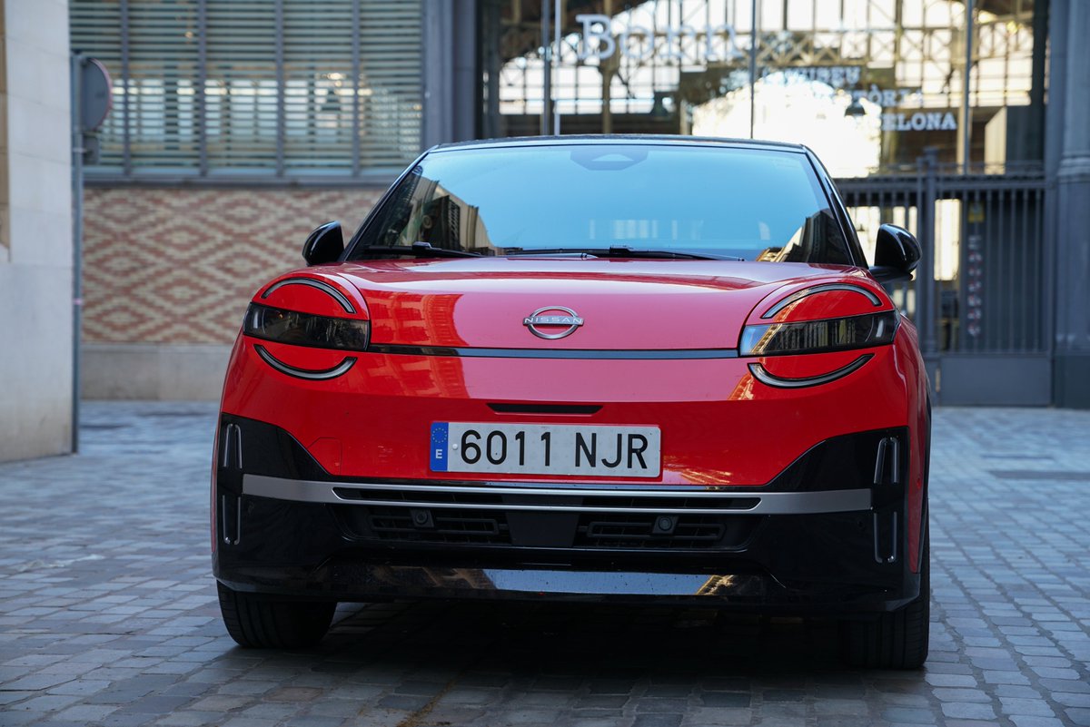 Nissan_ESP's tweet photo. Barcelona, qué bien te sienta el rojo. ❤️ https://t.co/Xw9i9kXqmQ