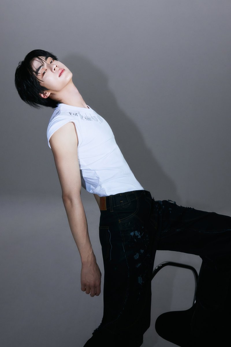 R0Blov5's tweet photo. 와미친 김도훈 얼굴 https://t.co/EQN8gRGGDR