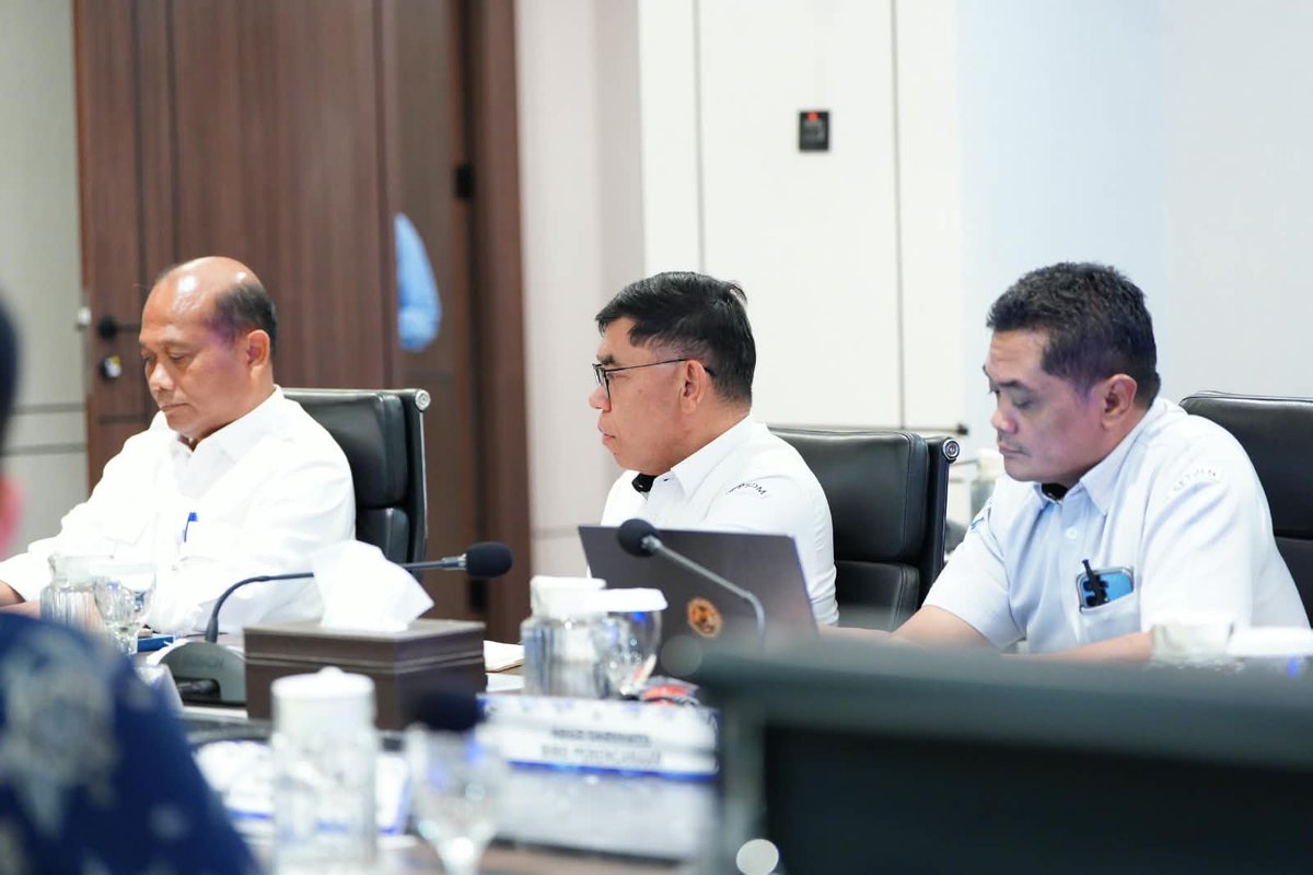 bppsdm_kp's tweet photo. ICAI mempertemukan pemerintah, akademisi, peneliti, industri, pelaku usaha, dan mitra internasional untuk membahas inovasi teknologi, genetika, kesehatan ikan, biosekuriti, nutrisi, keberlanjutan lingkungan, ekonomi biru, hingga pemanfaatan kecerdasan buatan

#KKPGOID #SaktiWahyuTrenggono #SDMKP