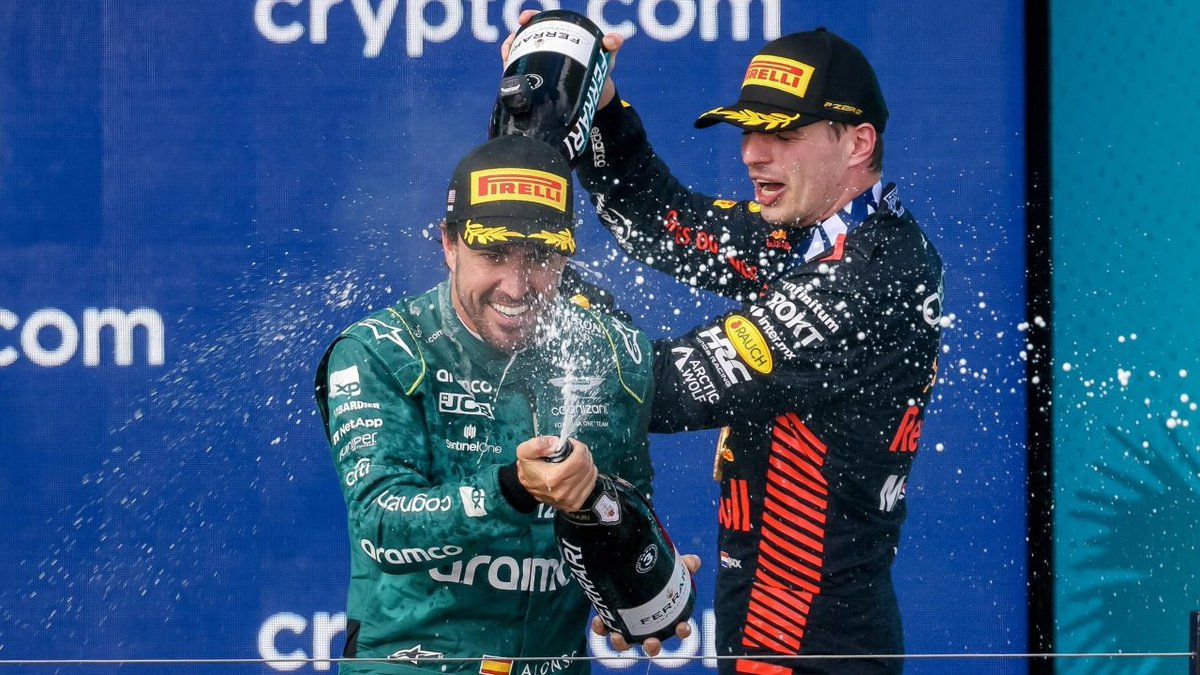 dani_liro's tweet photo. ABSOLUTO HONOR @alo_oficial 

Tuviste los huevos de querer meterte en el 2º Red Bull contra Max Verstappen con 44 años

Estaba hecho y tuvieron que tirarlo atrás Marko y Jos. Eres y serás siendo el mejor 🐐 https://t.co/u5G2nZcFCP