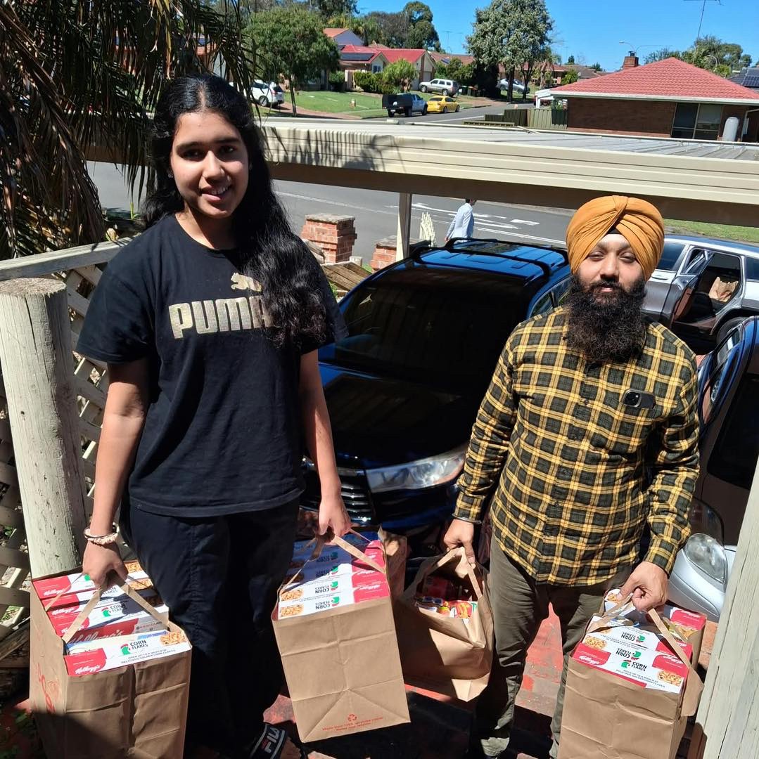 Khalsa_Aid's tweet photo. Sydney Community Grocery Support:

Our @KhalsaAid_AU  Sydney team once again delivered essential grocery items to Sydney Food Share, helping support their ongoing work with people in the local community.

We're grateful to our volunteers who continue to give their time and effort to make this regular support possible.
We recognise the whole human race as one.

#Seva #KhalsaAid #Australia