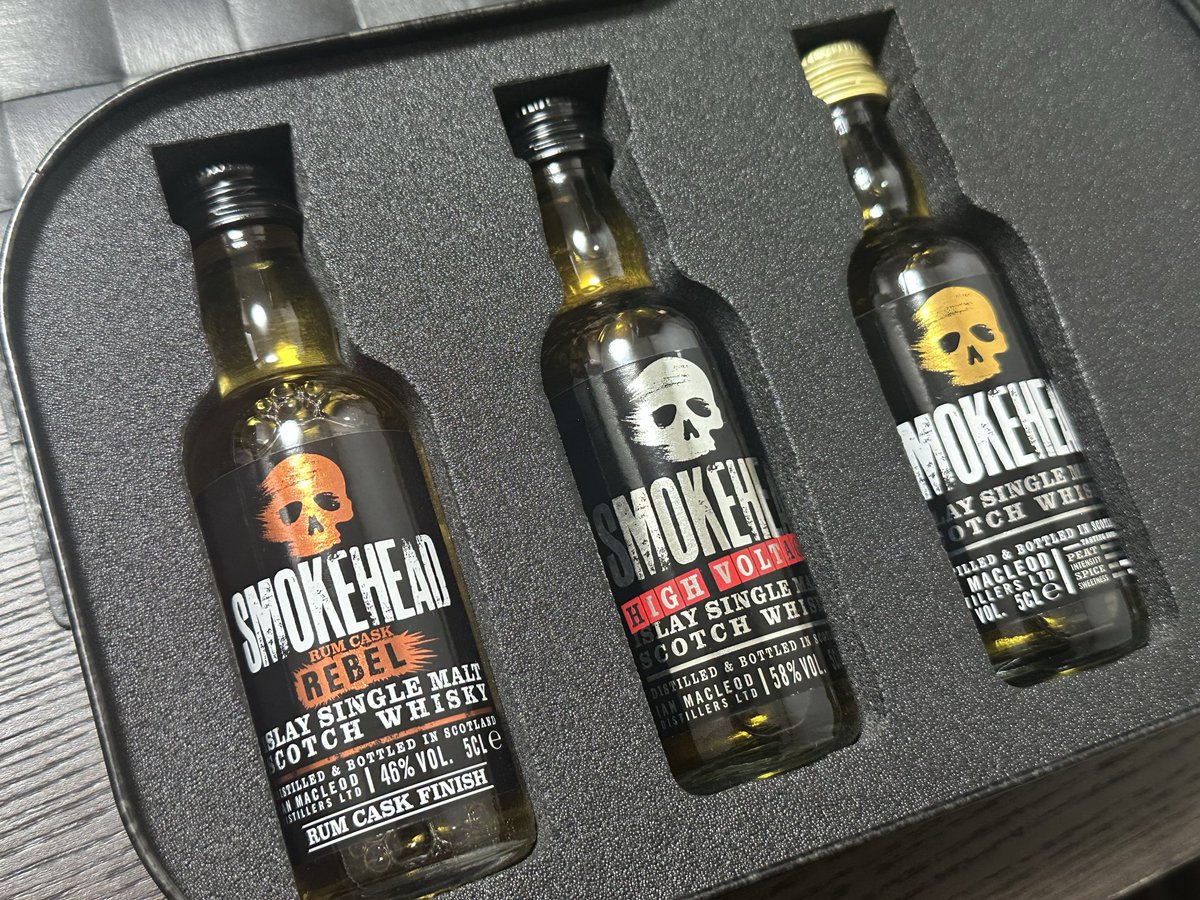 Y_Abe5150's tweet photo. 飲むもん無くて、3年前くらいに飾り用でドンキの安売りで買った、ちびウイスキー美味しいのだけどw https://t.co/Cr2yapECHd