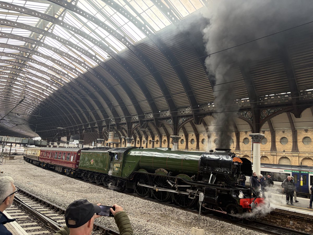 MartynSpencer10's tweet photo. #flyingscotsman at York today https://t.co/EiQEvLVp2F