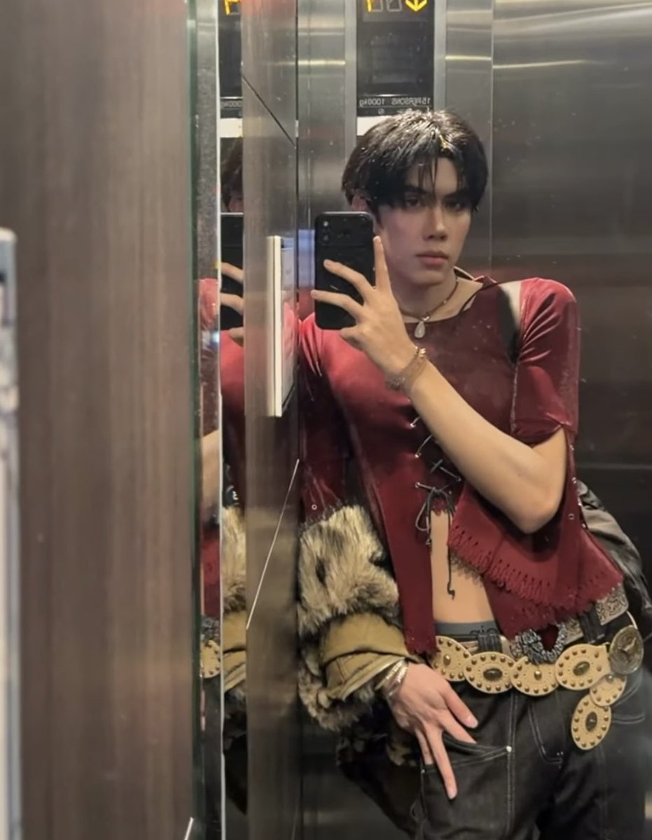 ccciggytime's tweet photo. นางถือเสื้อให้ท่าน ท่านถือคีย์การ์ด 🤯 https://t.co/cTQB6NZWLW