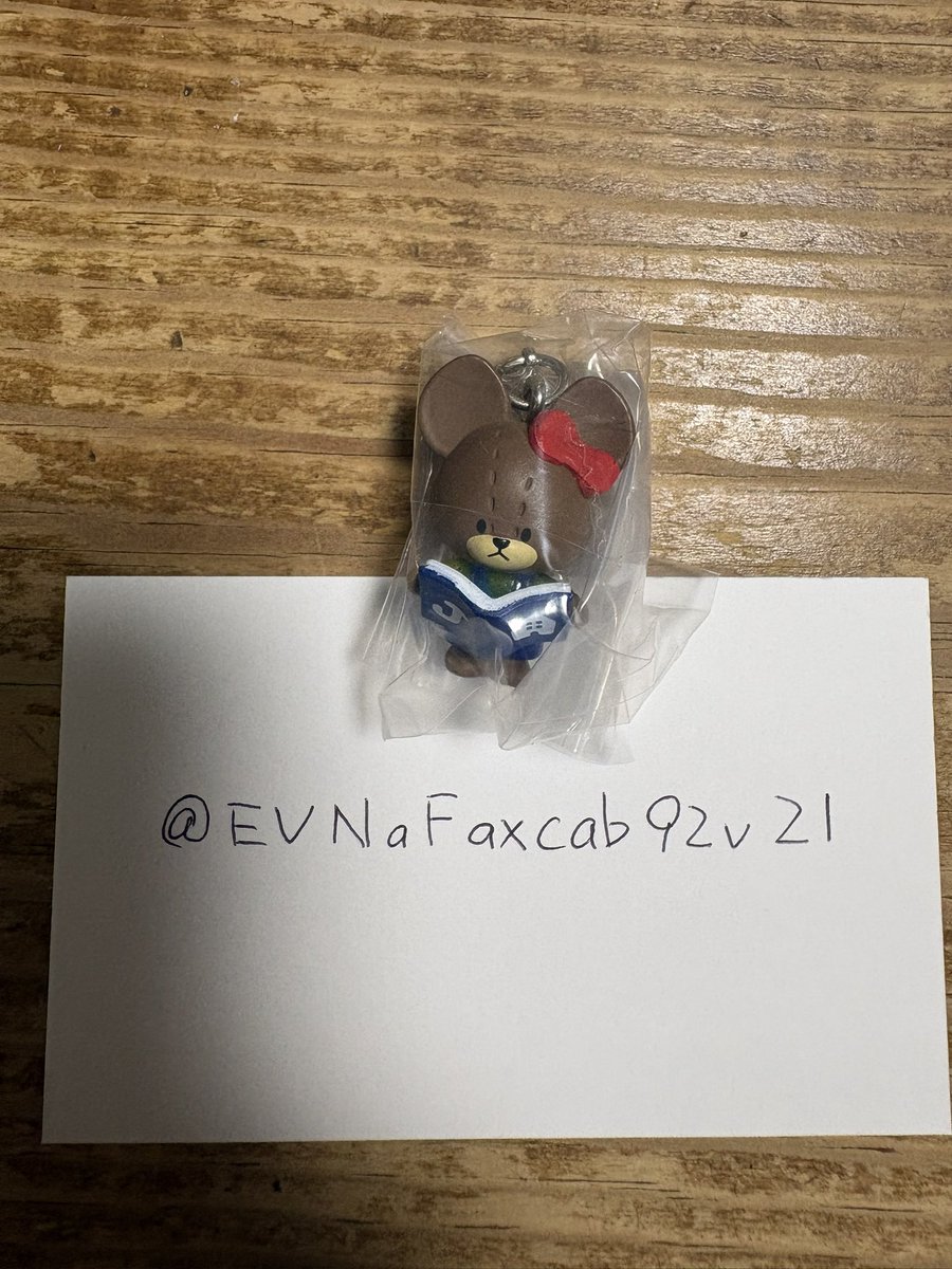 EVNaFaxcab92v21's tweet photo. くまのがっこう×ハローキティ 
めじるしアクセサリー ガチャ 交換

譲：ジャッキー(本)

求：ハローキティ(本)

郵送での交換希望です📮
お気軽にお声掛けお待ちしております🗣 https://t.co/XtlwIZcnbv