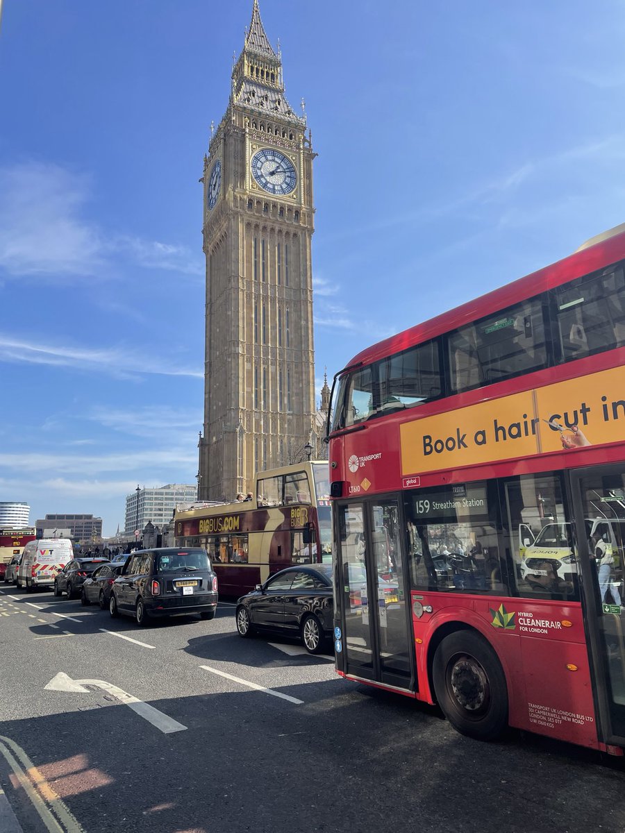 fireojisandesu's tweet photo. イギリス🇬🇧ロンドン、市内観光は驚くほどバス🚌が網羅されてて、クレカをかざすだけで乗れるし、治安も良くて快適！オシャレな街で歩いてるだけで気持ちいい！感謝です！ https://t.co/hHuuPBQolk