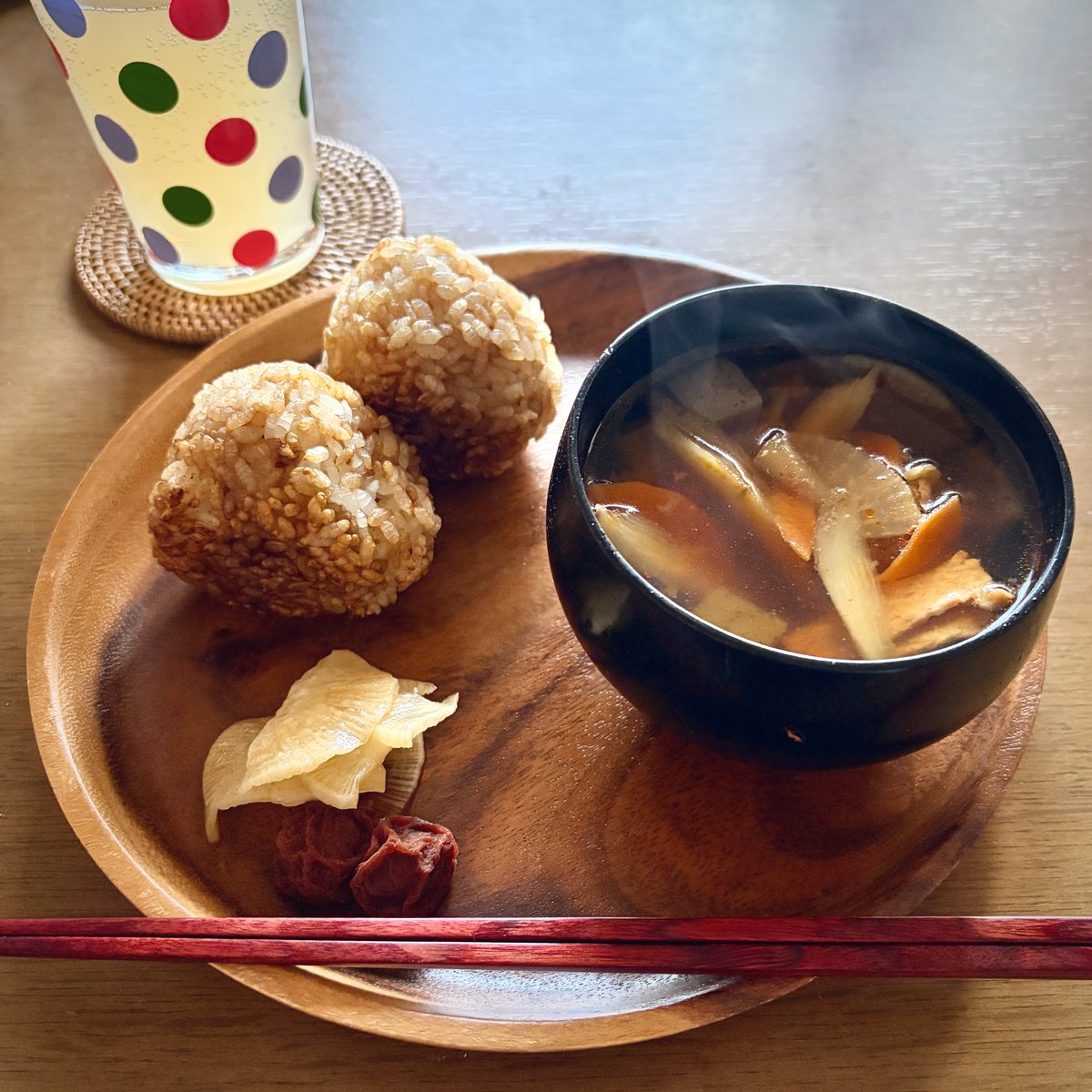 yukachev's tweet photo. #OnigiriAction 7日めは焼きおにぎりと、豚汁でもけんちん汁でもないなにかの汁（ありあわせ） https://t.co/TVVvNWvdNe