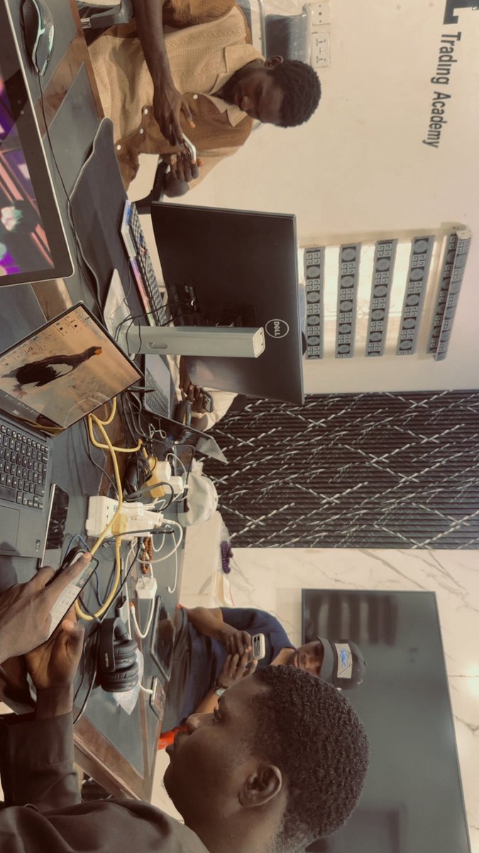 Dcrypt02's tweet photo. GM trenches 

What are we cooking today https://t.co/TRPVkeGbpf