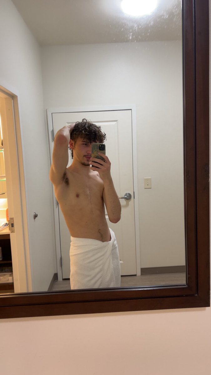 Erotikossss's tweet photo. In Nashville Tennessee for a concert📍#mlm #tennessee #nashville #gay #gaymodel #mirrorpic https://t.co/AUwgHcHJxw