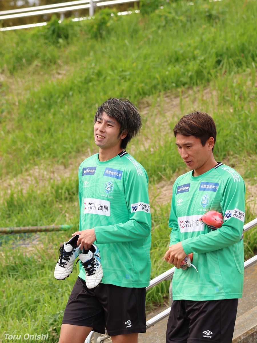 shonanbook's tweet photo. 📷️ 12枚の写真で振り返る今日の馬入
1 髙橋直也・奥埜博亮
2 田村蒼生・松村晟怜
3 ファビアン ゴンザレス・アルトゥール シルバ
4 武田将平
#湘南ベルマーレ #bellmare
↓続く↓ https://t.co/JWOBYxLuAD