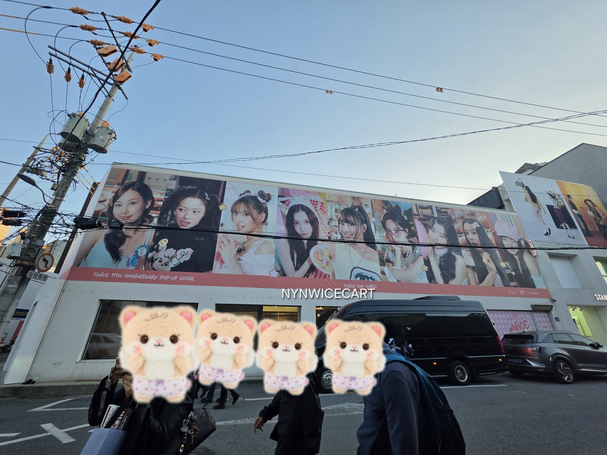 nynwicecart's tweet photo. TWICE 11TH ANNIVERSARY POP-UP STORE TWICE THE THRILL SO PRETTY OMG 😭💗😭💗😭💗 TDOONGZ 💕 https://t.co/qDOhpRyoql