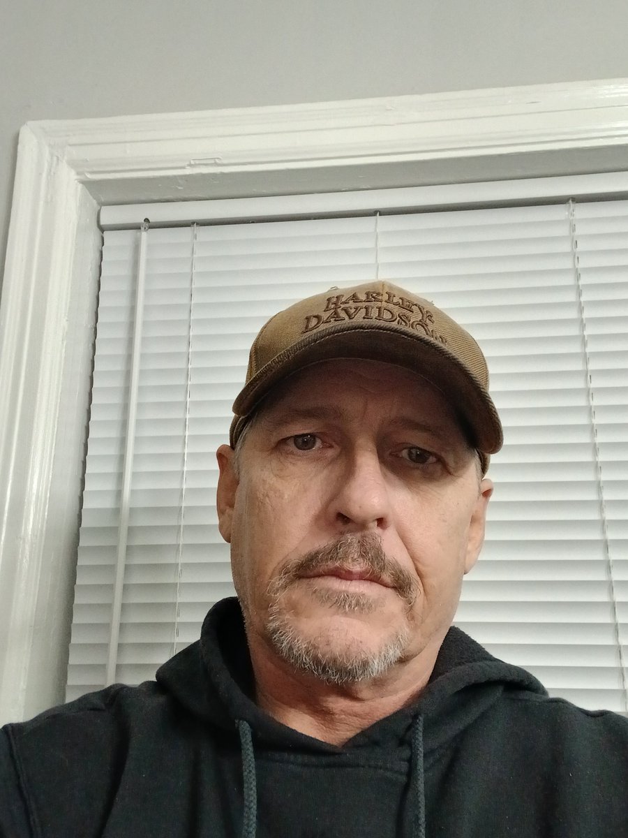 HucksStalvey's tweet photo. 1st picture is at 21 days sober and the 2nd one is @ 152 days sober https://t.co/cSN6BR4dfK