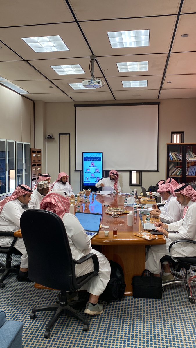 meshariwarid's tweet photo. الحمد لله الذي يسّر البدايات، وبارك الخطى، وبلّغنا الغايات.

بفضل الله وتوفيقه، أتممت اليوم مناقشة أطروحتي، وحصلت على درجة الدكتوراه في الإدارة التربوية، مسار إدارة التعليم العالي، من جامعة الملك سعود.

اللهم اجعلها علمًا نافعًا، وبدايةً لمزيد من العطاء والإنجاز.
@_KSU 
@EAD_KSU https://t.co/VV8jbcOhQx