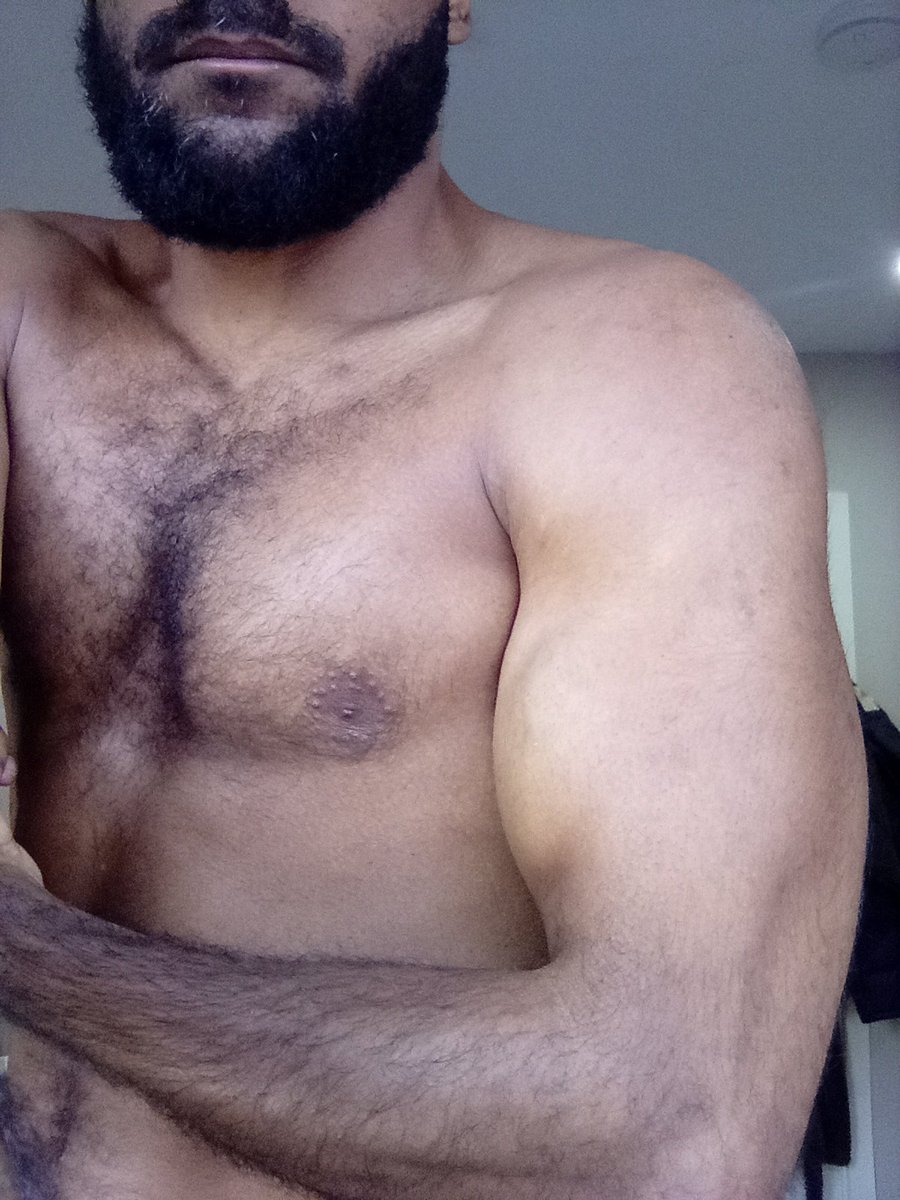 Only1zaka's tweet photo. Day2 my challenge before pressups https://t.co/1uD2ZodmTe