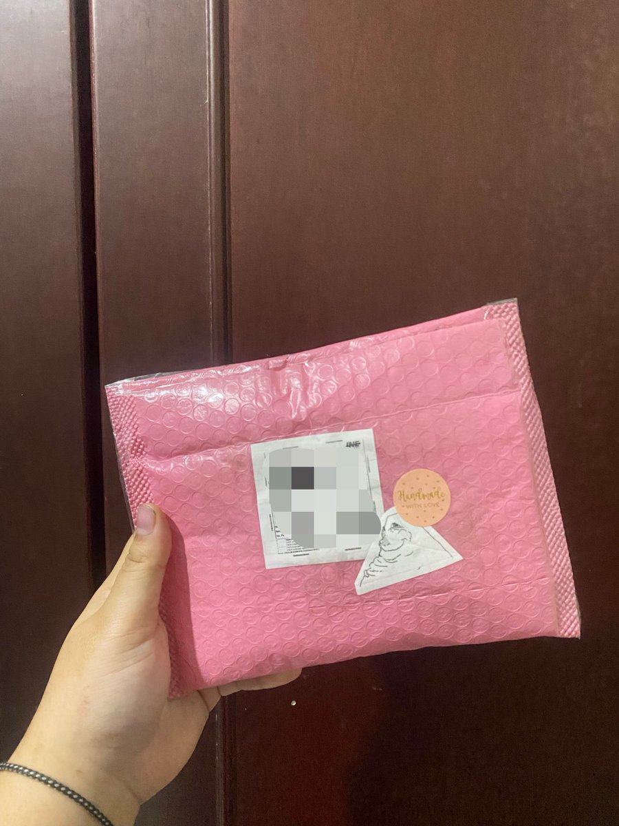 calumbjir's tweet photo. Beli sticker daper freebies ❌
Beli freebies dapet sticker ✅✅✅✅ https://t.co/Vv1AOqKyKA