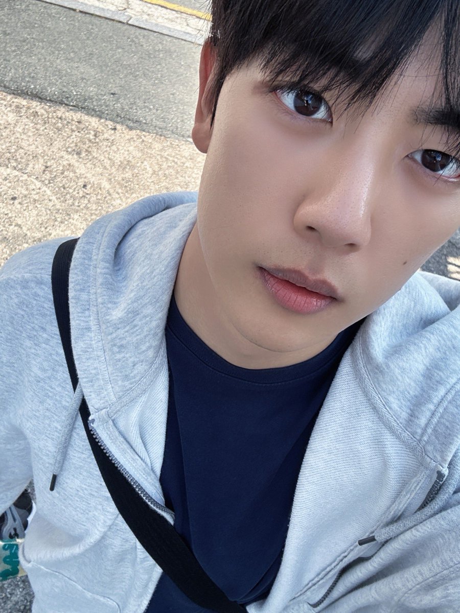jibeomsfeed's tweet photo. Podols 💌 : 

“I cut my hair, so it looks neat now, haha”

#골든차일드 #GoldenChild 
#KimJibeom #김지범 https://t.co/r03KqEdJMa
