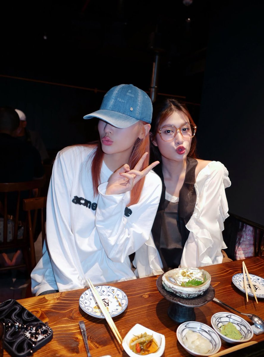 kuntaeny27's tweet photo. @zuthanh1990 She was literally dating her wife right here but keeping it hidden from the whole world, hehe https://t.co/gY0eBDwXio