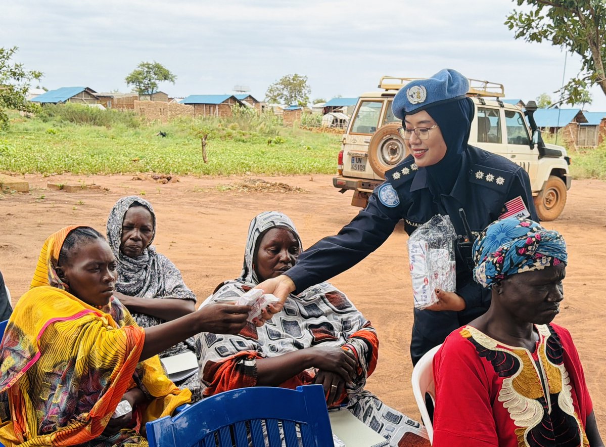 unmissmedia's tweet photo. Gender-responsive policing is crucial in countries like #SouthSudan 🇸🇸, where women are amongst the most vulnerable groups. To engage them, #UNMISS @UNPOL is conducting all-female patrols that don’t just show visibility but also foster trusting relationships between peacekeepers and South Sudanese women that effectively inform increased reporting and more immediate protection responses.
#A4P #InvestInPeace