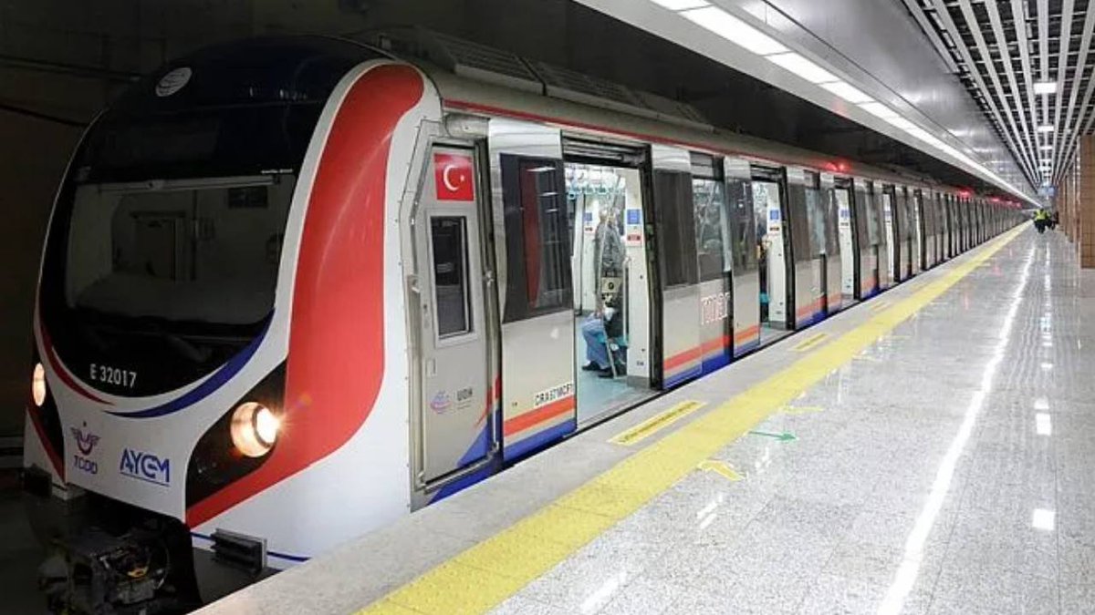 cumhuriyetgzt1's tweet photo. 📌İntihar vakası yaşanmıştı... Marmaray'dan yeni açıklama!

Üsküdar'daki Marmaray İstasyonu'nda sabah saatlerinde intihar vakası meydana geldi. 

Yaşanan üzücü olay nedeniyle seferlerin tek hat üzerinden yapıldığı açıklanmıştı. 

Marmaray'dan yapılan son açıklamada ise, "Marmaray trenlerimiz çift hattan işletilmeye başlanmış olup, tren trafiğini düzenleme çalışmaları devam etmektedir" denildi.

https://t.co/AWcDWQty0M