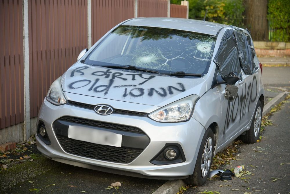 ManchesterMill's tweet photo. ‘Migrant HMOs’ in Salford are under attack. But is everything as it seems?

We spoke to a woman whose home has been targeted. She's black and says she doesn't live in an HMO at all - she and her four kids were asleep when their windows shattered. Her new car was damaged too. https://t.co/R1KYhX1UsH