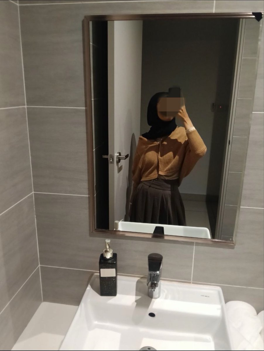 j3h89's tweet photo. Petite hijabi girl ready for gentlemen in KL. Panggilan keluar shja ke mana mana bros berada🫡 Come n enjoy the moment bro https://t.co/p9b3SPmJYN