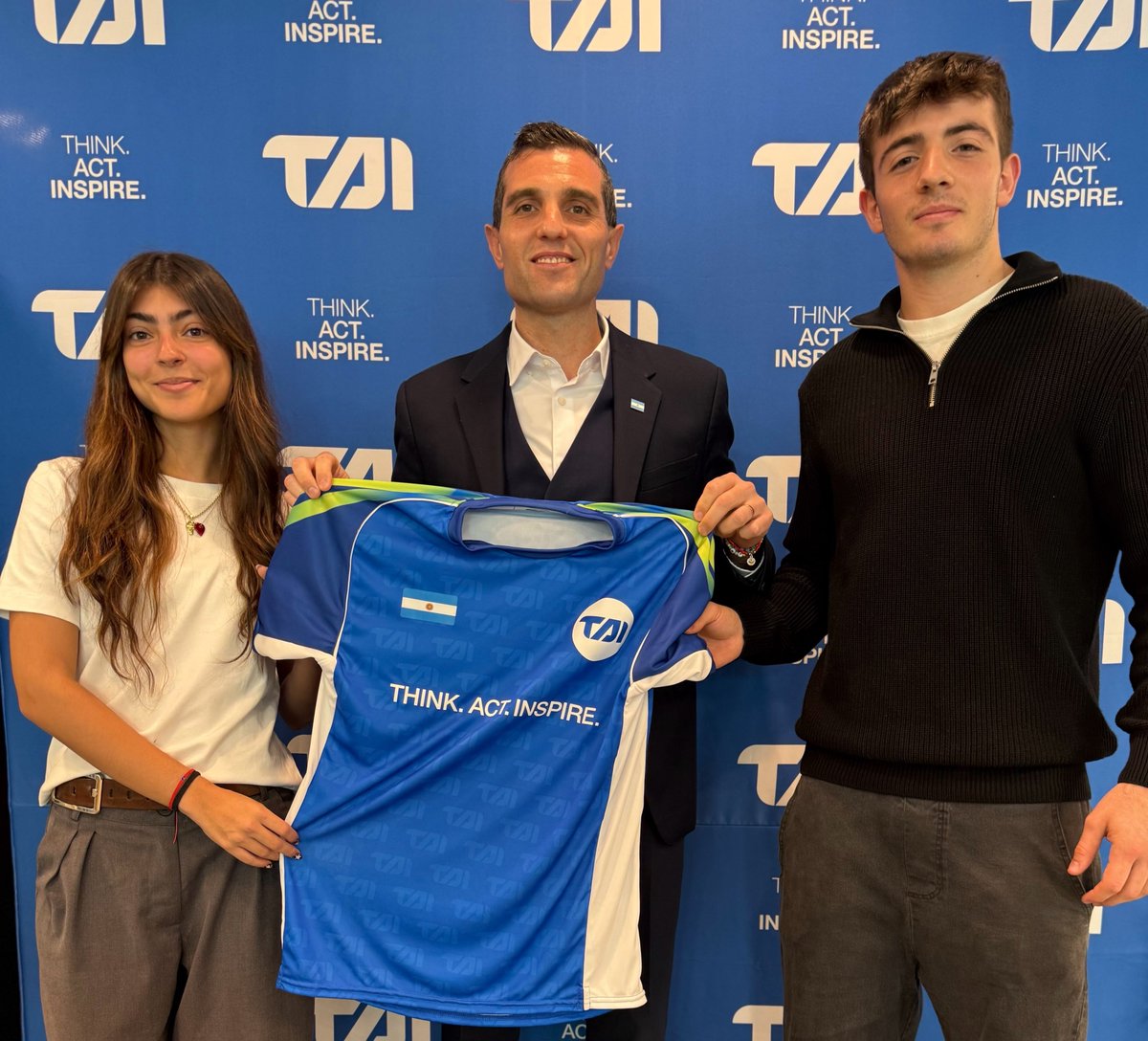 PetersenLeandro's tweet photo. Emprender es un enorme desafío y nos impulsa a mejorarnos todos los días. Desde @thinkactinspire decidimos encarar ese compromiso y desafiarnos con grandes proyectos internacionales. Para eso, seguimos creciendo y ampliando un gran equipo que se construye dia a dia con esfuerzo y pasión. Bienvenidos Pilar y Timoteo a éste proceso de crecimiento que tanto nos apasiona. Los jóvenes con talento y dedicación son el presente y el futuro de todos los proyectos que encaramos.
