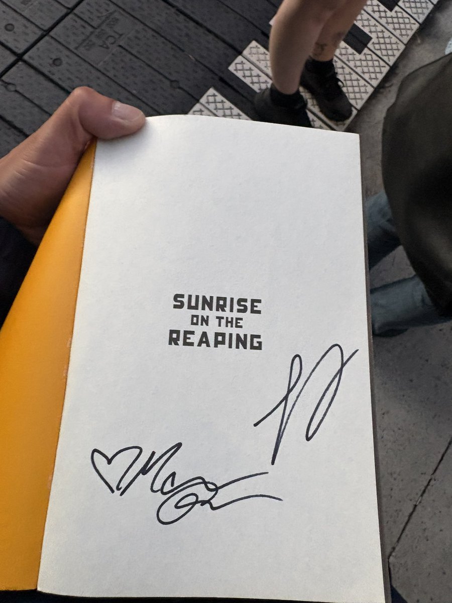 KingStiffyHood1's tweet photo. its a lovely night im so happy an i volunteer to be tribute ♥️♥️♥️ #mckennagrace #josephzada #hungergamessunriseonthereaping https://t.co/9n3Vmpyswg