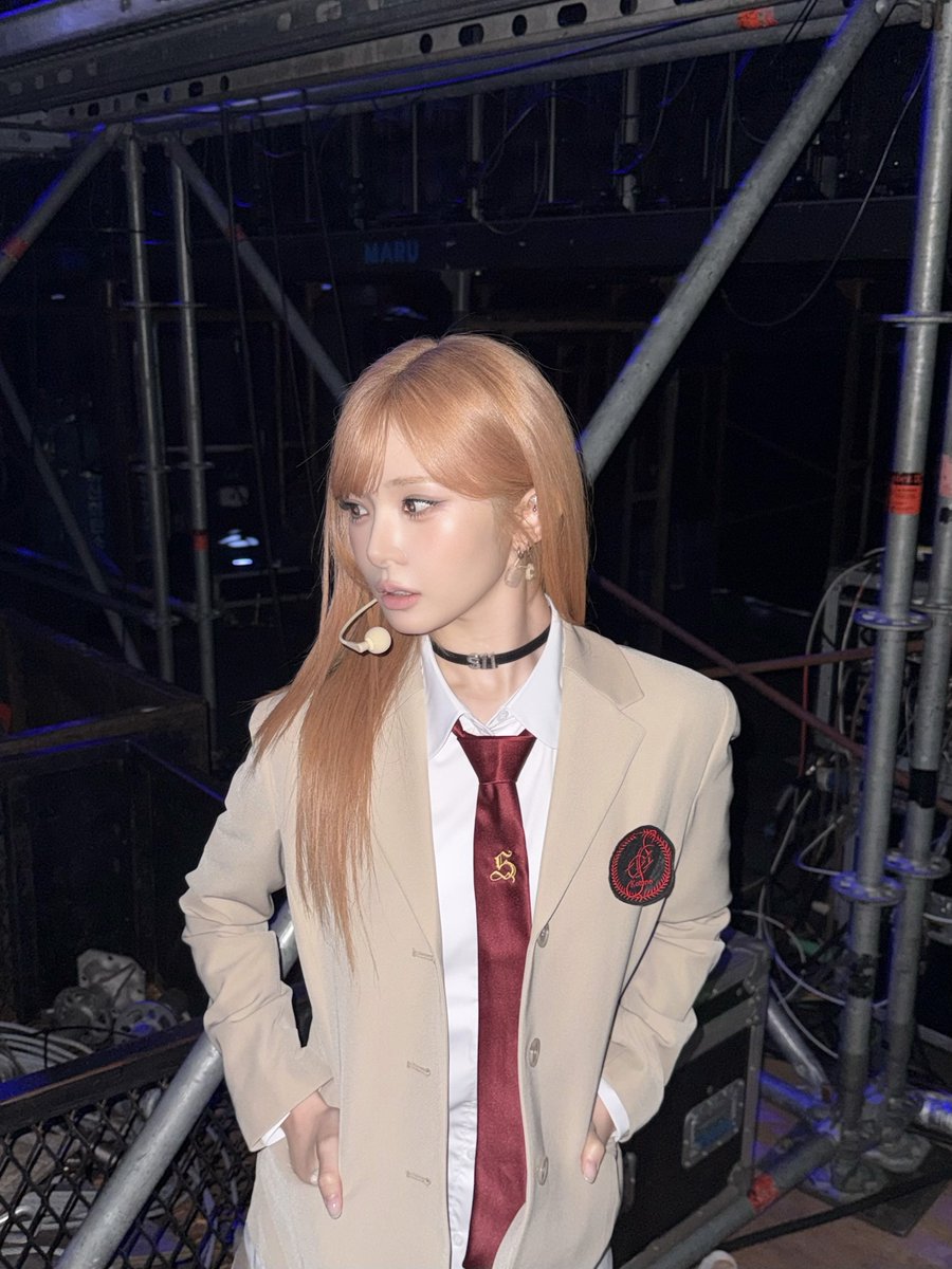 tokonne's tweet photo. Behind the scenes before hitting our yesterday concert stage. The uniform look always brings out a different kind of confidence. Tell me, did you get into the performance? Did I catch your eyes? https://t.co/Giymy7wGki