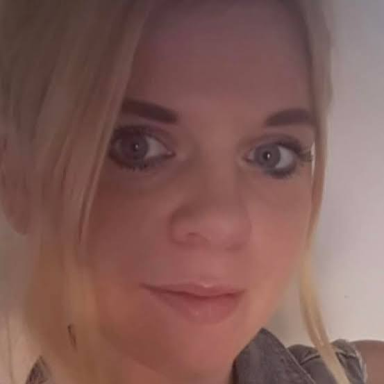 CountDeadWomen's tweet photo. 4 October 2026: Samantha Phythian, 35, was found dead after discovered in a burning van in Prestatyn, Wales.  She died from the inhalation of smoke and fire gases. She was pregnant at the time of her death. Thomas Bell, 38, has been charged with her murder. https://t.co/TFd21WuRiU