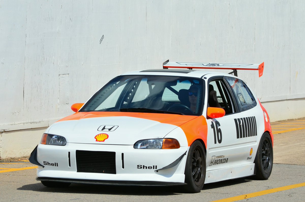 chevallier8q1's tweet photo. I don't care for Civics but this F1 themed Civic really caught my eye [4928x3264] [OC]
#GearHead #InfluenceFamilyVoice https://t.co/TMw1uVbvrs