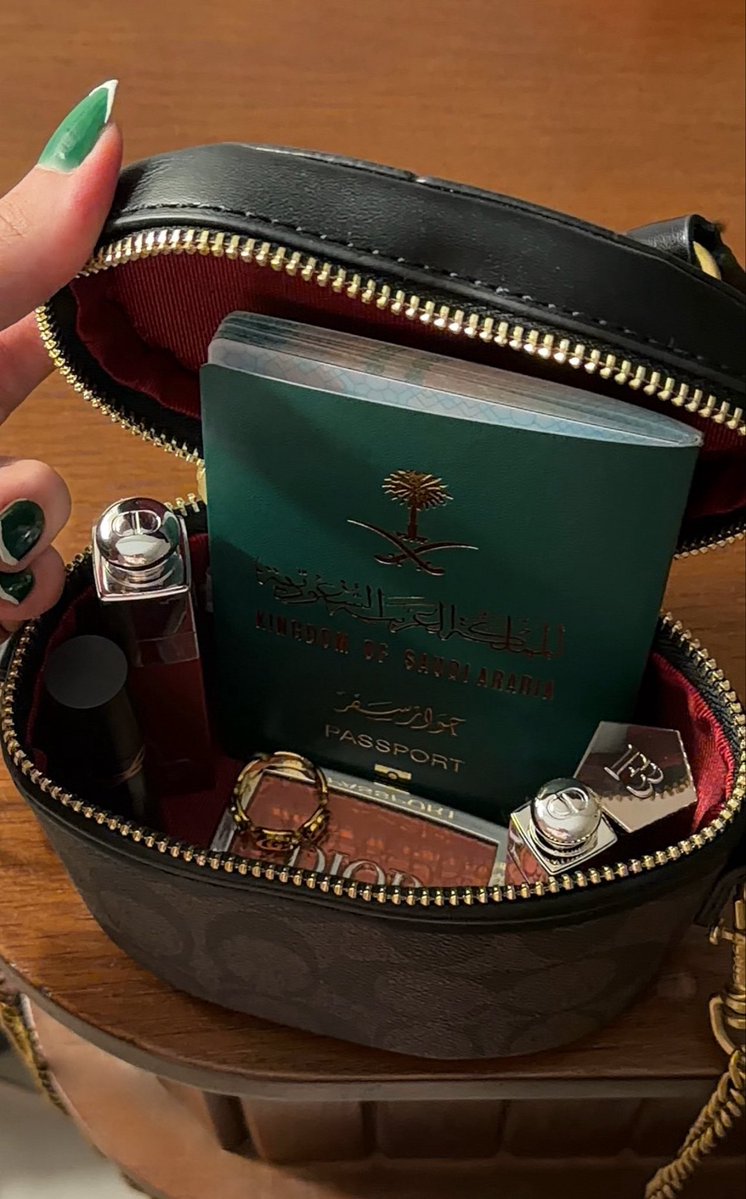 Malak290057's tweet photo. حلم كل اماراتي وعماني لكن تبطي تشمه 😉. https://t.co/5gRW51DuGM