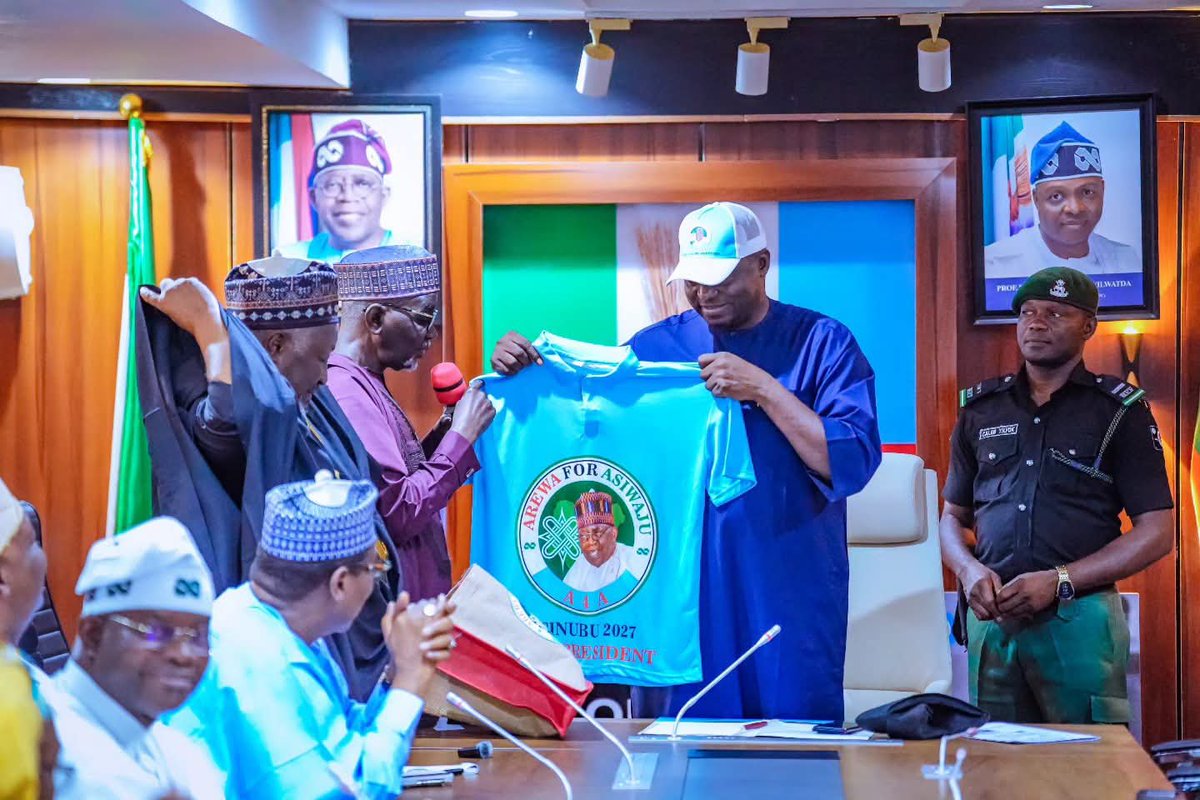Arewa4Asiwaju's tweet photo. A jiya ne Kungiyar Arewa For Asiwaju (A4A) ta kai ziyara ga Shugaban jam’iyyar APC na kasa, Prof. Nentawe Yilwatda, a hedkwatar jam’iyyar a Abuja.

Kungiyar ta sake tabbatar da goyon bayan Arewa ga zaben Shugaba Bola Tinubu a 2027, sannan sun bayyana shirye-shiryensu na tattara ƙuri’u a duk Arewa da FCT.

#ArewaForAsiwaju 
#A4A