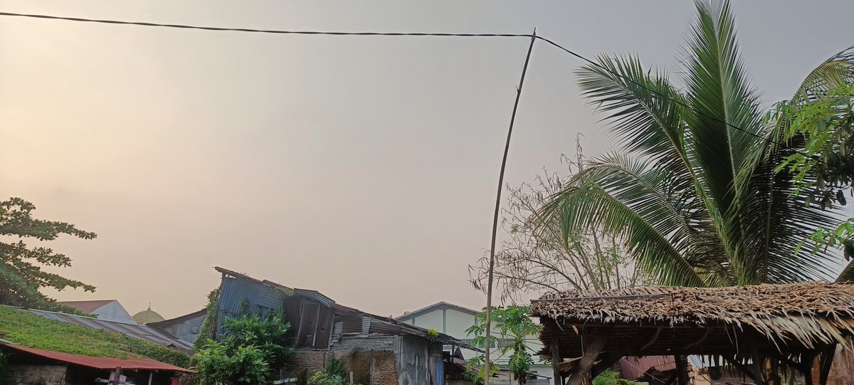 rnfunkys's tweet photo. Sore ini liat langit langsung liat asap
😭😭😭

Btw ini di Sulawesi https://t.co/V6Nh0Dy19v