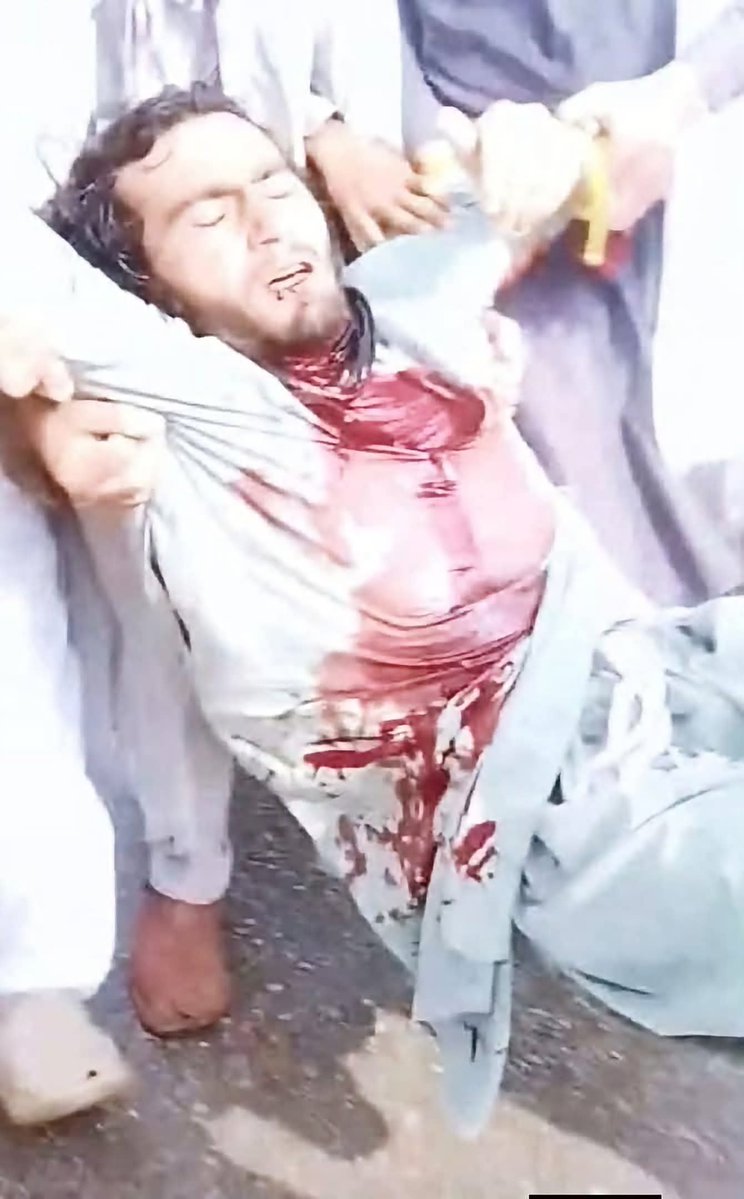 insaff2006's tweet photo. کشمیری تو پرائے تھے غدار تھے، لیکن پختون تو تمہارے اپنے تھے، تمہارے ملک کی ریڑھ کی ہڈی تھے، پھر انہیں کیوں گولیاں مار رہے ہو؟ https://t.co/NwPDvflgQo