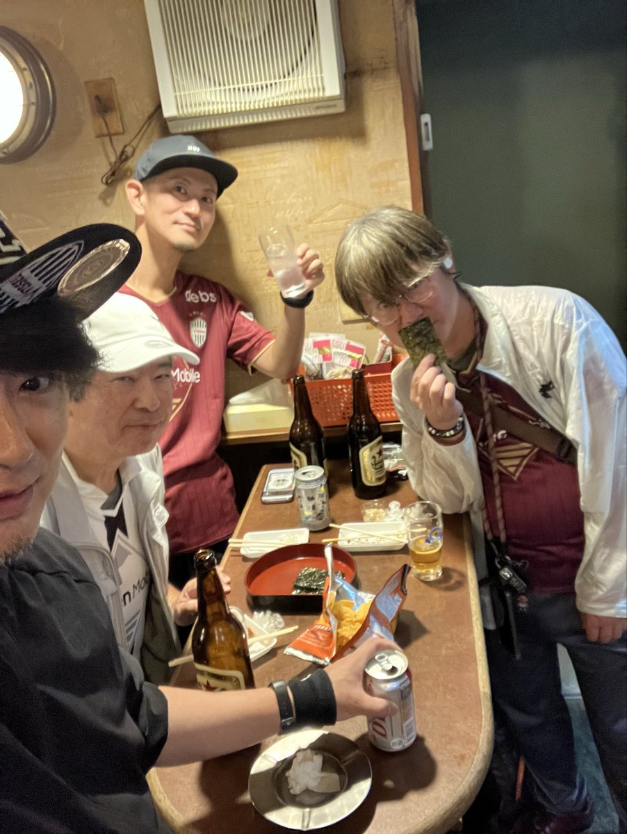 kobe_eights_88's tweet photo. ⚽️ AFC Champions League Elite™ 2026/27 League Stage Matchday 2／全北現代モータース🔥🔥全員で勝つぞ‼️🔥🔥

まずはエネルギー補給が大事🍺

#visselkobe https://t.co/LXDi6WBYjW